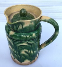 Ancien pichet en terre