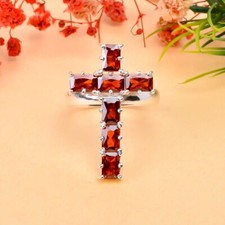 Bague en forme de croix en