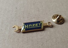 pin's outillage / clé mixte Hazet (centre époxy base dorée non signée)