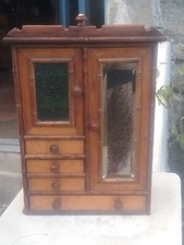 TRÈS ANCIENNE ET RARE ARMOIRE DE POUPÉES,  MAGNIFIQUE PIÈCE DE COLLECTION