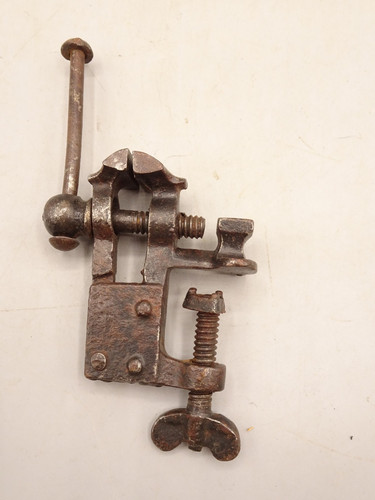 Etau miniature ancien fer - ,