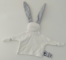 3383?Doudou plat lapin blanc Gris PETIT BATEAU