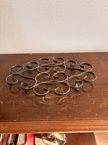 Dessous plat métal argenté - dessous,