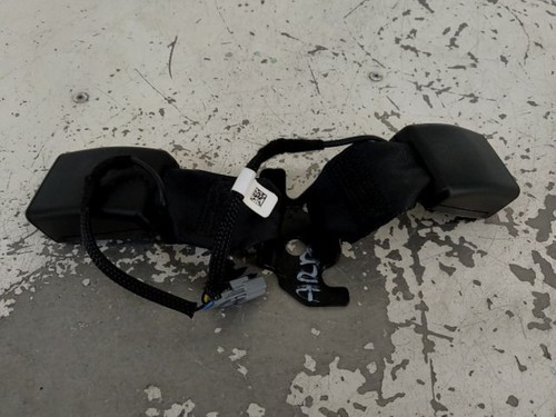 Attache ceinture arriere droit