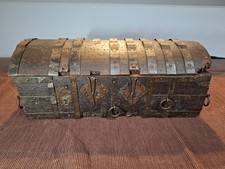 Petit coffre  Bois et métal