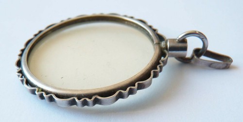 Ancien pendentif médaillon