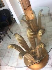 Table ovale avec plateau de verre posé sur 2 belles corolles dorées en bois 