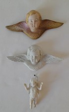 TROIS ANGES ANCIEN EN PORCELAINE BISCUIT.