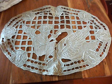 Linge ancien 1 dessus de coussin  decor ange et cygne lin beige      ( ref 32 )