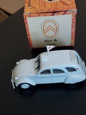 Citroën 2CV A ambulance municipale blanche 1953 miniatures de Norev échelle 1/43