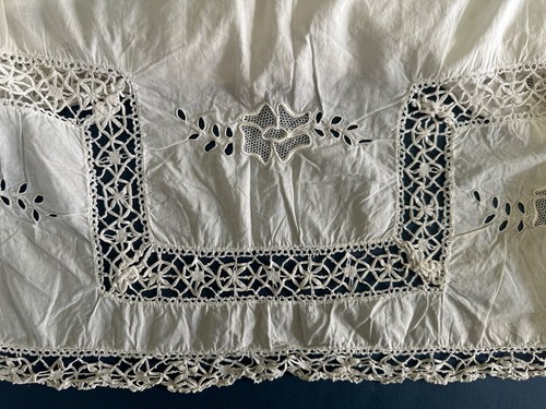 Ancien jupon brodé richelieu - ancien,