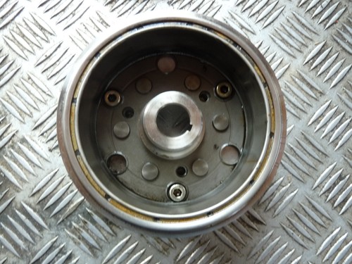 Rotor volant magnetique roue - volant,