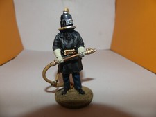 FIGURINE EN PLOMB DEL PRADO POMPIER AVEC CASQUE AUTO ARROSE BERLIN 1900