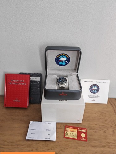 Omega speedmaster snoopy - omega,