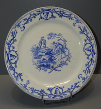 -BELLE ASSIETTE CERAMIQUE GIEN AVEC MARQUE de 1860 CHASSE à COUR SANGLIER  D