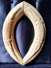 dent os phacochère très grand pendentif muséal fertilité sculpture crocodile