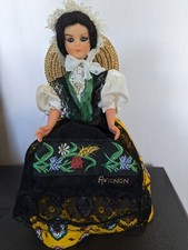 lot de 2 poupées folkloriques