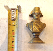 Joli petit buste représentant l' Empereur Napoléon 1 er,  en bronze.
