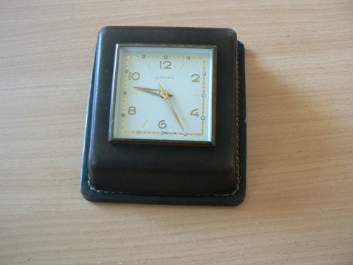 Reveil bureau cuir - de, le