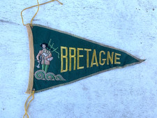 1 ancien Fanion touristique   vélo Caravane BRETAGNE  Cornemuse et écusson brodé