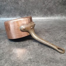 ancienne casserole en cuivre martelé déhillerin D17 ep 2,7mm / 2 ref AP200