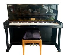 Piano droit noir laqué de