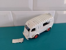 1205244 Voiture camion pompier CIJ renault 1000kgs ambulance municipale