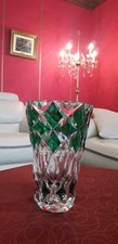 Vase en cristal taillé à décor lancéolé vert signé SAINT LOUIS
