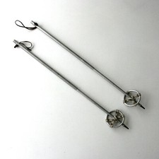 Très ancienne paire de bâtons de ski enfant en métal de confection artisanal