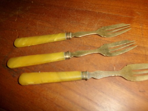 Anciennes fourchettes à - 3,
