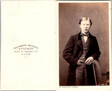 Fatalot, Lyon, Un tout jeune homme blond pose Vintage CDV albumen carte de visit