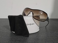 Lunettes de soleil CHANEL –