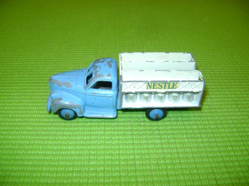 Dinky toys 25o camion laitier - 25o,