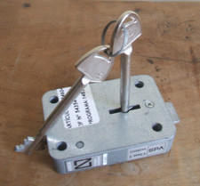 SERRURE d'armoire AGA SPAIN avec ses 2 clés d'origine