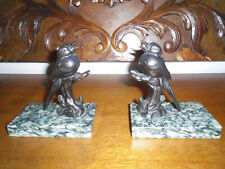 paire de serre livre aux