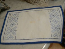ancien napperon brodé a la