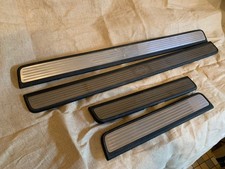 769B2-9F000/769B0-9F000- 4 garniture marche-pied chrome NISSAN PRIMERA P 11