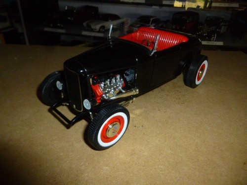 Ford 1932 roadster - ford, ertl