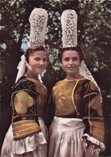 29 POULDREUZIC COSTUME