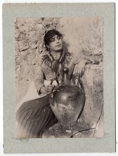 Photo albumine 1880 Belle femme  italienne jarre porteuse d'eau poterie Italia