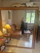 armoire chambre adulte avec porte coulissante et miroir
