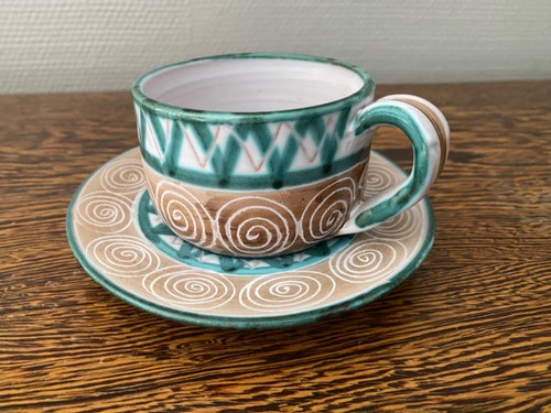 Charmante tasse sous - tasse, et