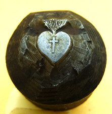Ancienne matrice/poinçon outil ( A2503) 106g Cœur/croix