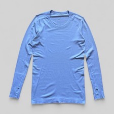 Haut pull de sport bleu coupe
