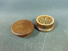 Ancien hachoir à main à tabac en bois vintage 