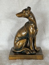 Statue de Lévrier**