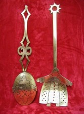 Bassinoire Avec Pelle à Braise En Laiton. Pays Bas XIXe.