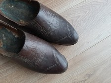 ancienne paire de sabots en
