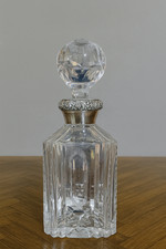 Carafe ancienne en cristal taillé – Monture en argent époque Art Déco