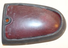 PEUGEOT 403 CABOCHON FEU ARRIERE GAUCHE EN PLASTIQUE PEINT EN NOIR MAT